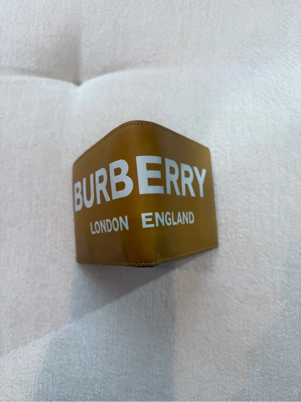 Burberry Logo Print Leather International Bifold Men Wallet ID Card Case
